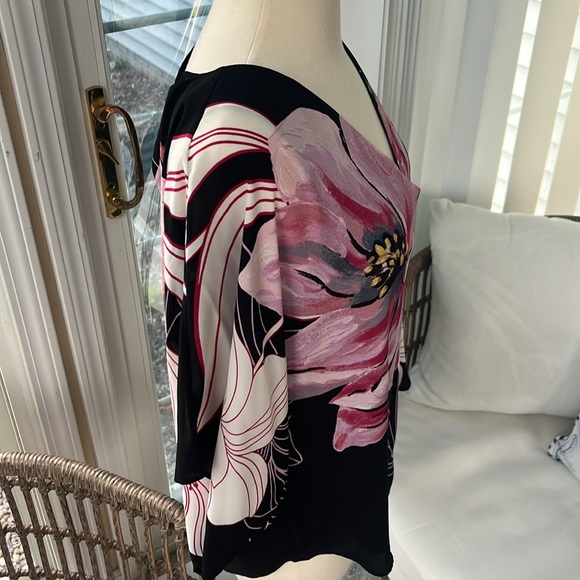 It’s white house, black market, soft blouse size medium, never worn - Picture 2 of 5